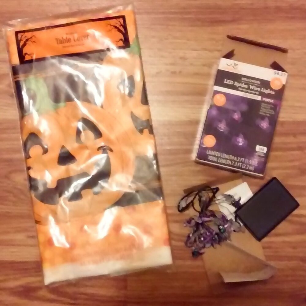 Halloween Tablecloth 84 x 54" & Purple Spider Lights LED 6.3 Feet Long 3AA Batte